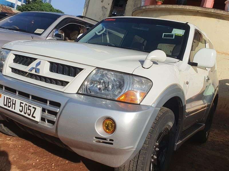 Mitsubishi Pajero Rental Uganda / Self drive Pajero Uganda