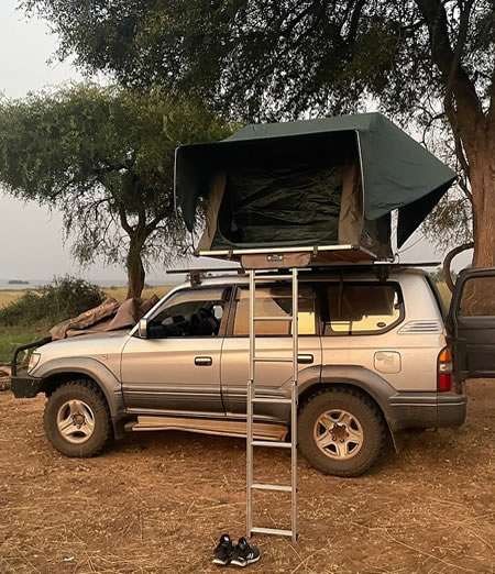 Land Cruiser V8 With Rooftop Tent